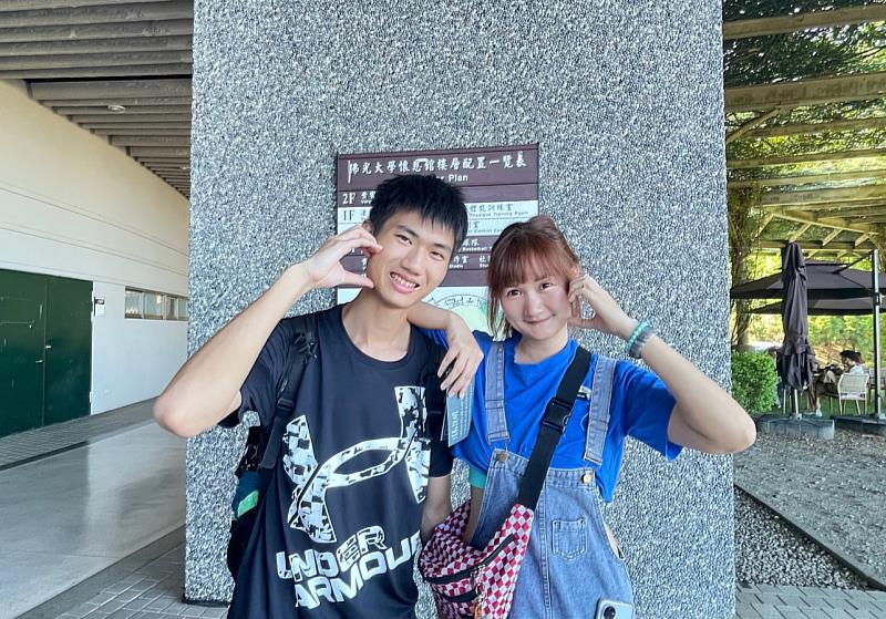 佛光大學新生母子攜手共學開啟多元大學生活。