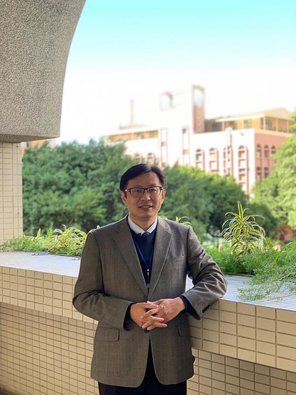 中國醫藥大學中醫學院院長顏宏融教授。