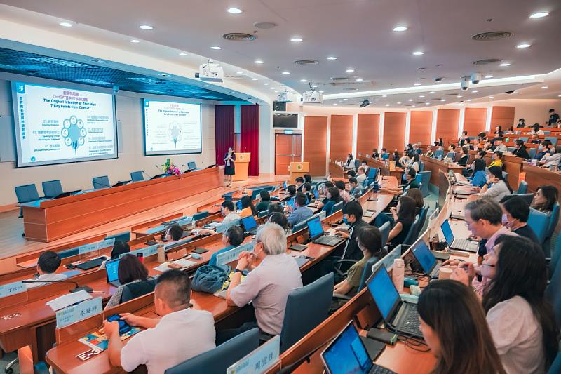 文藻外語大學於開學前一周舉辦「教師專業知能成長研習會」，全校教師與行政主管齊聚一堂，聚焦AI賦能、教育創新、跨域學習三大核心議題，共同凝聚共識，為文藻60周年校慶揭開序曲。