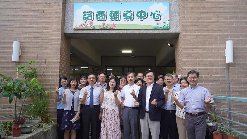 中臺科大師長們共同見證諮商輔導中心與資源教室新空間啟用