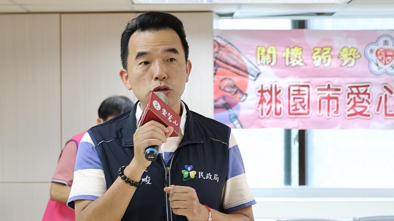 桃園市民政局副局長藍品畯在致詞中，對靈鷲山長期關懷大眾的善舉給予高度肯定。（圖由靈鷲山佛教教團提供）