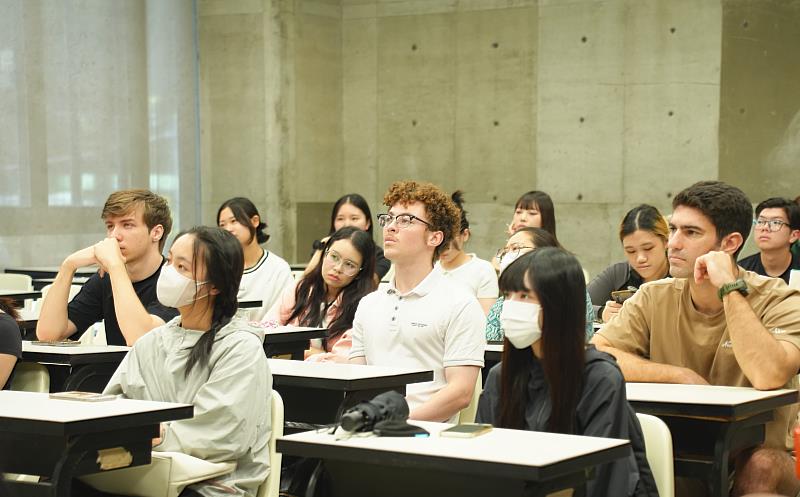 來自美國蒙大拿州的獎學金生Ronaldo在實踐大學學習華語