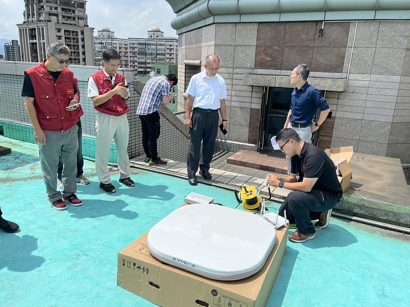 通訊中斷後，備援低軌衛星運用，提供低延遲、高頻寬的通訊與資料傳輸服務