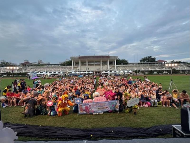 8月31日星期日，嘉義大林鎮運動公園演出與貴賓、觀眾大合照。