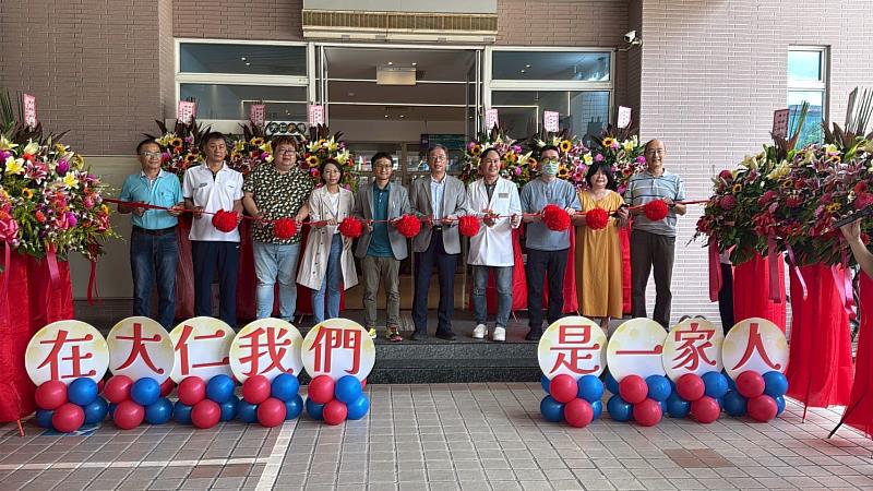 圖2、大仁科大9月10日在校內香榭大道舉辦「國際專修部」剪綵活動。