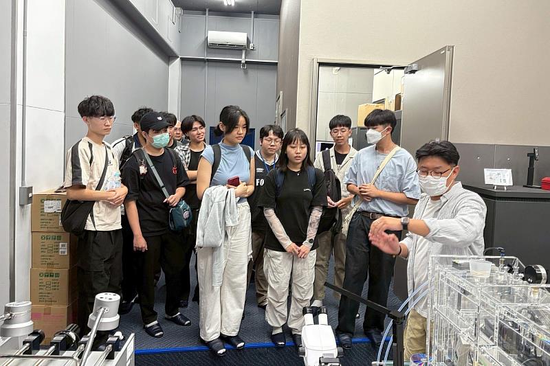 南大師生參觀九州大學校園與研究設施，體驗國際學習環境
