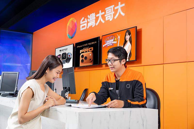圖1：台灣大哥大今（11）日公布iPhone 17系列資費方案，申辦月租1,399元，搭配老客戶/VIP優惠， iPhone 17（256G）即可0元入手。