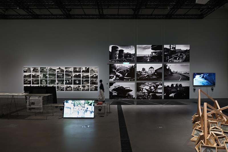 新北市美術館現正展出「關係場域：90年代新北文化地景」（攝影：朱淇宏，新北市美術館提供。）