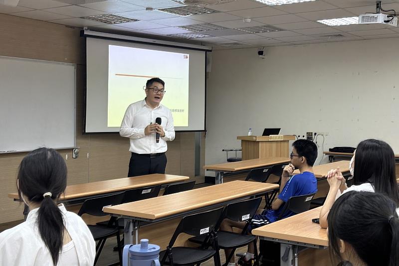 南大創新育成中心舉辦「創業實踐力系列課程」,首堂課聚焦專利與商標,吸引同學熱烈參與。