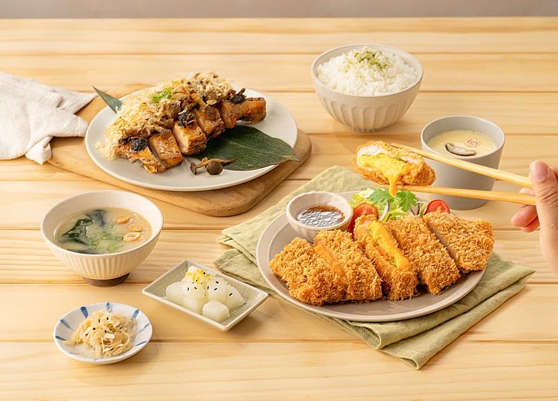 「品田牧場」即日起推出2款季節限定內用套餐，「起司瀑布蔬脆豬排」（右）和「松露蕈菇照燒雞腿排」（左）。