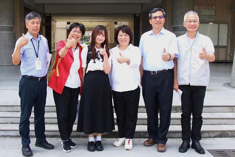 劉子新回母校分享新書