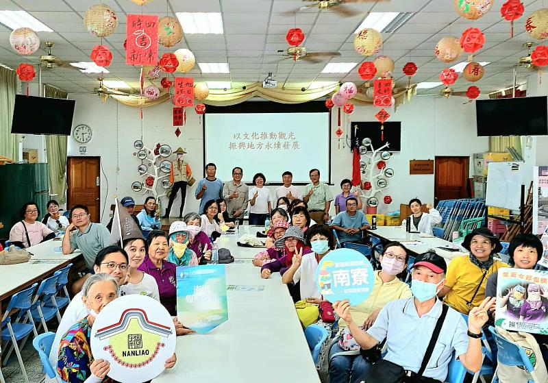 百大文化基地「趣南寮探訪奎壁風情」交流會議暨體驗工作坊大合照