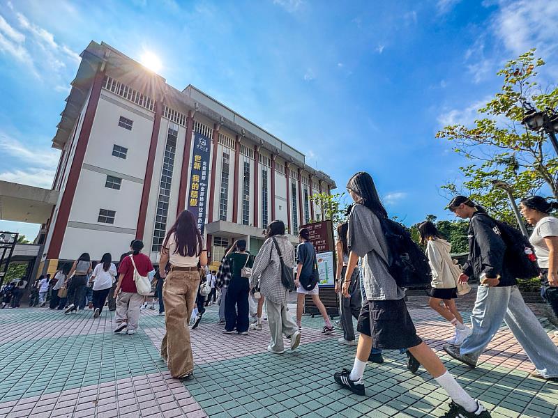 世新大學114學年度註冊率突破去年，新生始業式參與人數創新高。（世新大學提供）
