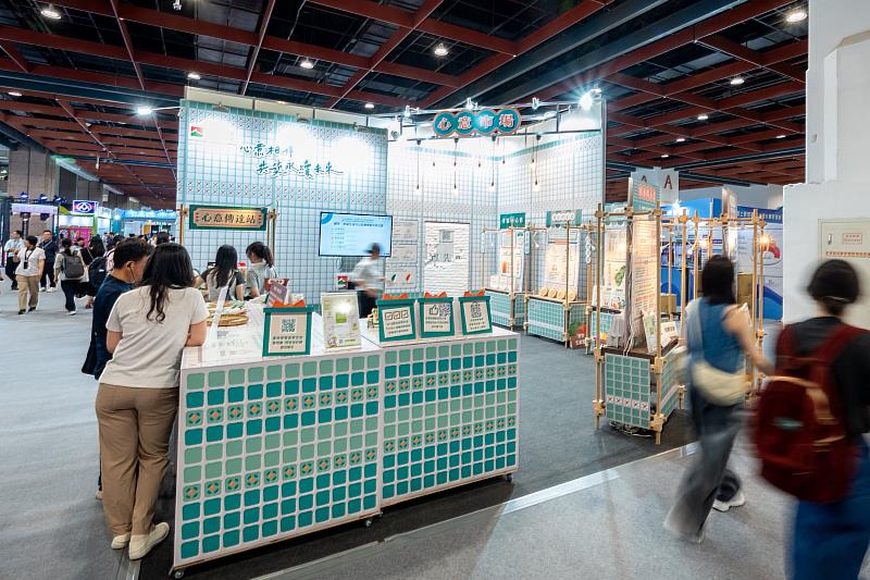 今年2025年第4屆亞太永續博覽會，信義集團以「心意市場」亮相，從展場設計到材料選用，都試圖呈現企業在永續實踐上的多元行動。