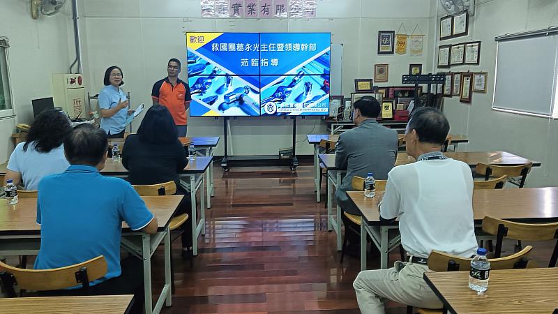 救國團葛永光主任企業參訪-長呈實業公司