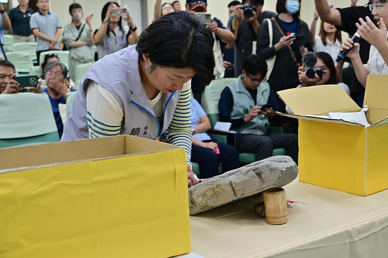 東海岸反風電自救會聯盟遞交連署書 饒慶鈴親自接見 重申不支持未經共識之陸域風力開發案