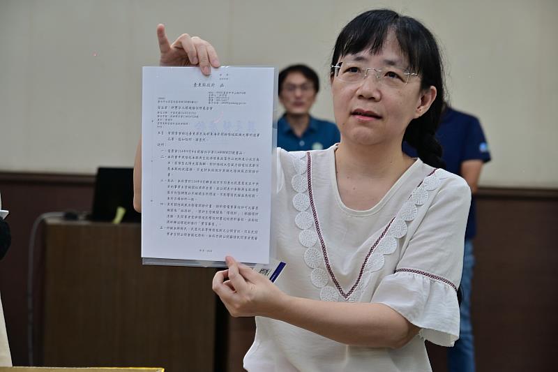 東海岸反風電自救會聯盟遞交連署書 饒慶鈴親自接見 重申不支持未經共識之陸域風力開發案