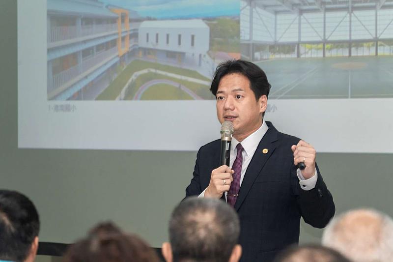 代理市長邱臣遠出席，向超過200位市民報告市政建設推動成果，回應地方需求。