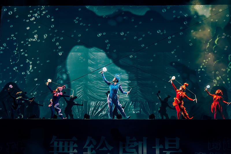 舞鈴劇場《生命之光》映照出人們一生可能遇到的各種考驗與磨練,但只要相信初心、心懷愛,終將發現生命的力量與希望。(舞鈴劇場提供)