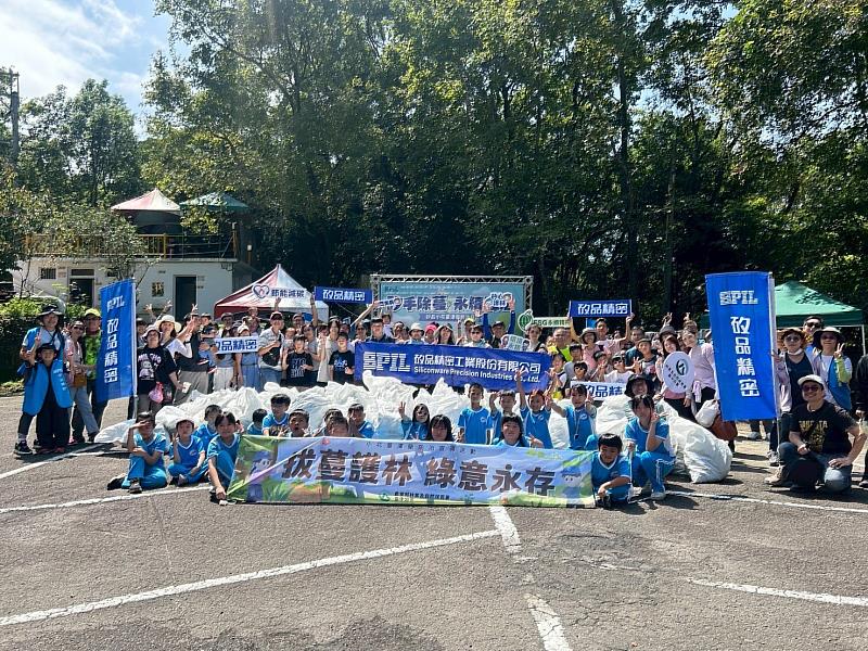 今日共拔除小花蔓澤蘭600公斤