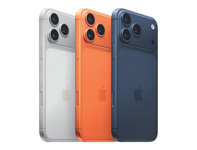 台灣大哥大myfone網路門市12日開放iPhone 17系列空機預購,熱門機款iPhone 17 Pro、iPhone 17 Pro Max系列開放預購不到5分鐘即完售。