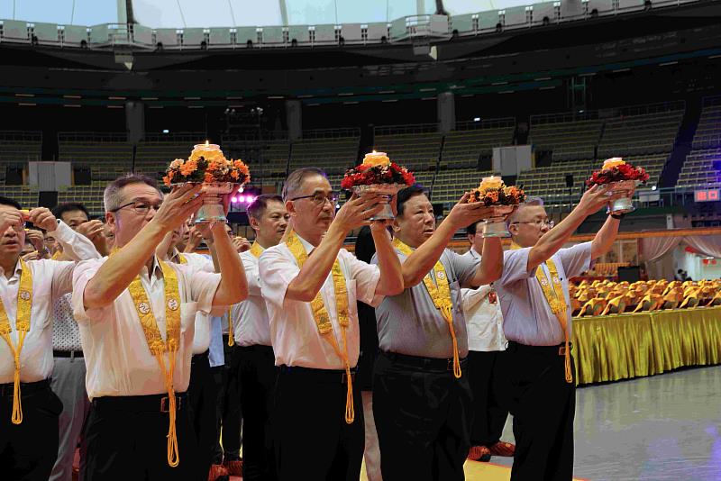 進入內壇供燈祈福。（圖由靈鷲山佛教教團提供）