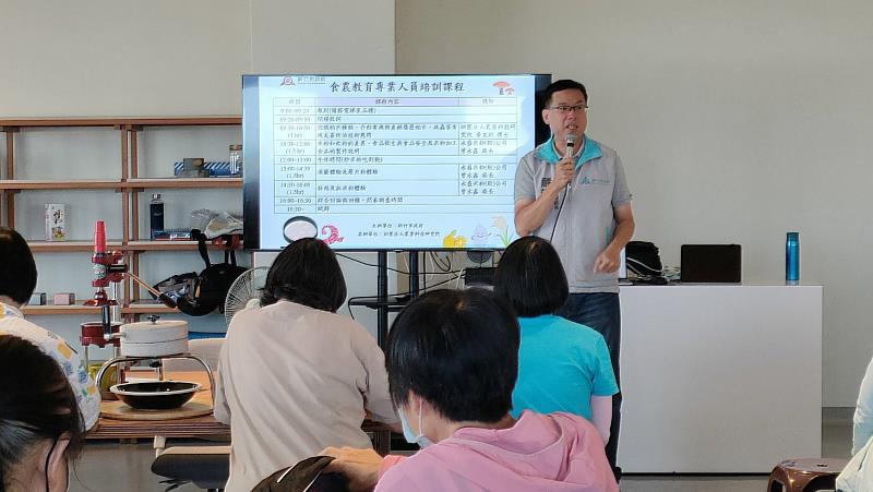 產業發展處處長嚴翊琦致詞