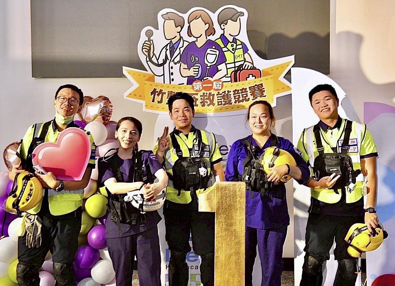消防人員杜尚祐、彭宇禾、謝運昉及新竹中國醫專科護理師陳豔晴及曾靜芝。