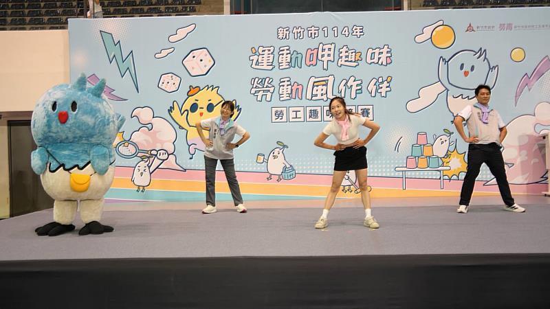 秘書長張治祥及處長吳達偉參與暖身運動