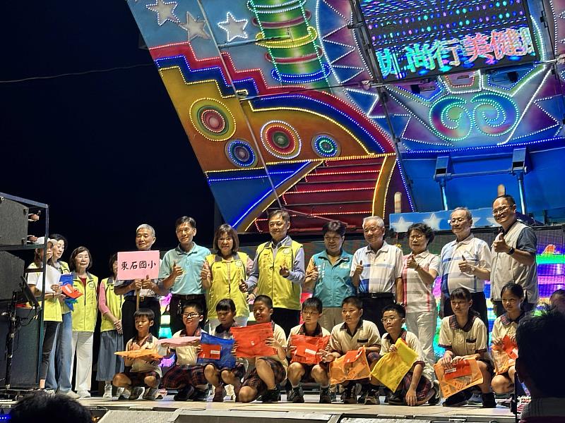 社團法人天恩慈善會及台北嘉義同鄉會東石聯誼會等3民間團體善心助學東石鄉學生