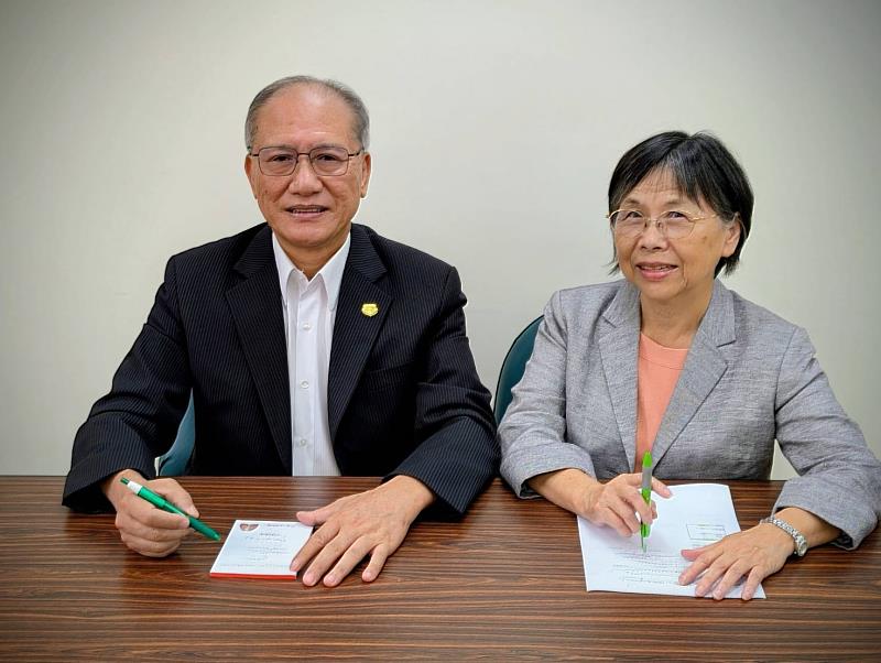 林金雄及劉桂梅是嘉藥今年年紀最長的新生