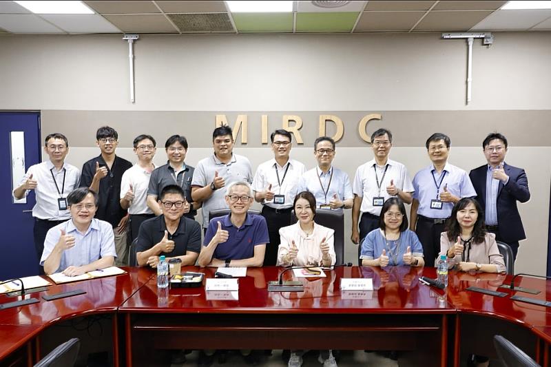 金屬中心與成大資源系交流合影
