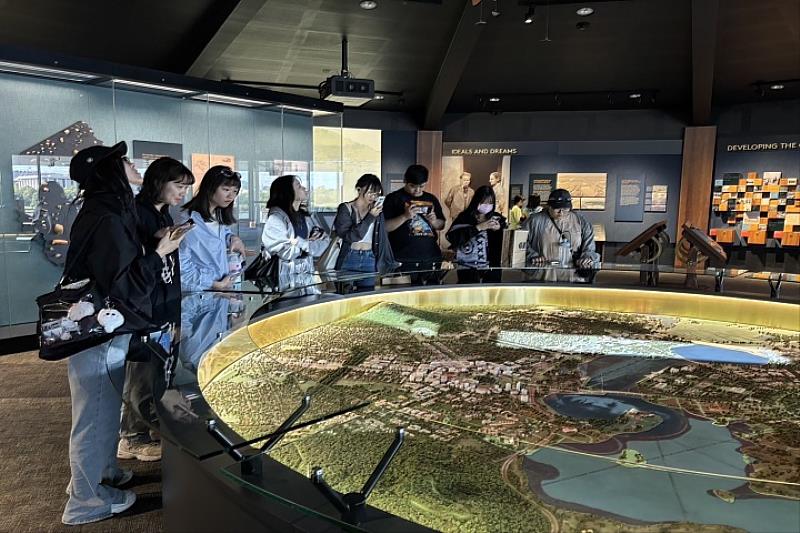 2025年寒假，景觀系8位學生透過學海築夢計畫赴澳洲坎培拉實習，觀摩原住民工藝智慧與多元文化共融環境，拓展專業與全球視野。