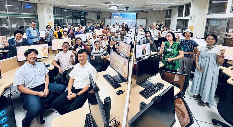 東海大學企業永續影響力中心與圖資處舉辦為期兩天的教師工作坊，吸引台中市眾多社區大學及長青學苑的教師熱情參與。