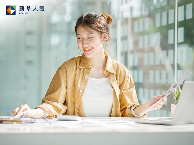 小額起步打造專屬年金計畫，網路投保「凱基人壽e卡得利利率變動型年金保險（甲型）」助大學生規劃完善保障。