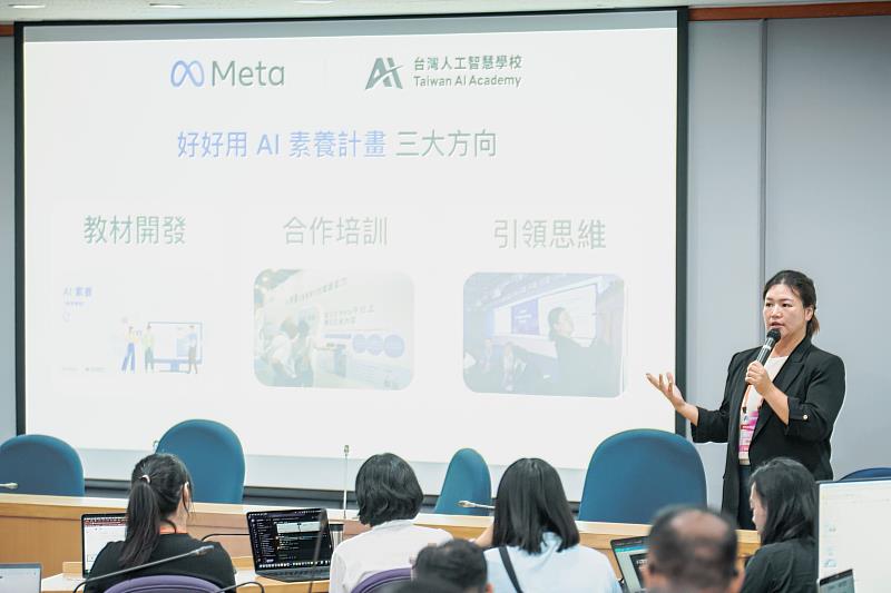 Meta台灣及香港公共政策計劃總監Charis分享計劃三大主軸為「教材開發、合作培訓、引領思維」