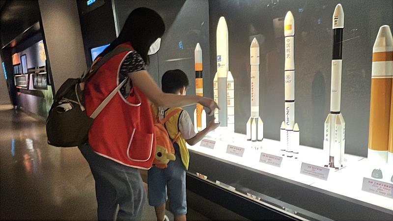 救國團中和團委會攜手各區隊會 伴遲緩兒探索宇宙天文奇景