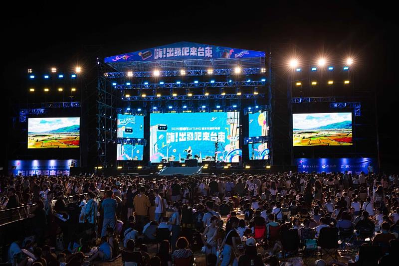 「2025嗨!出發吧來台東」演唱會圓滿落幕 2天吸粉超過12萬人 無圍牆音樂不停歇 藍海生活節、跨年接力登場(照片臺東縣政府提供)