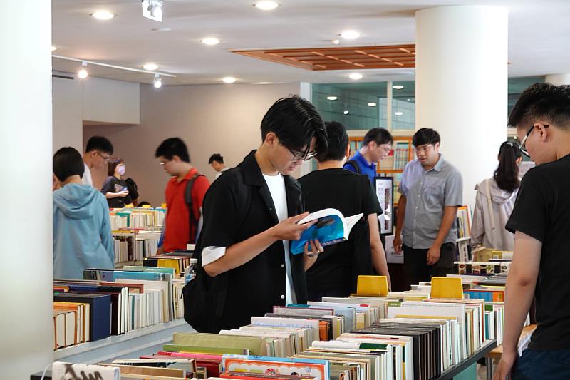 2025 成大圖書館二手書義賣近 2 萬冊，即日起義賣至本週五9月19日下午3時
