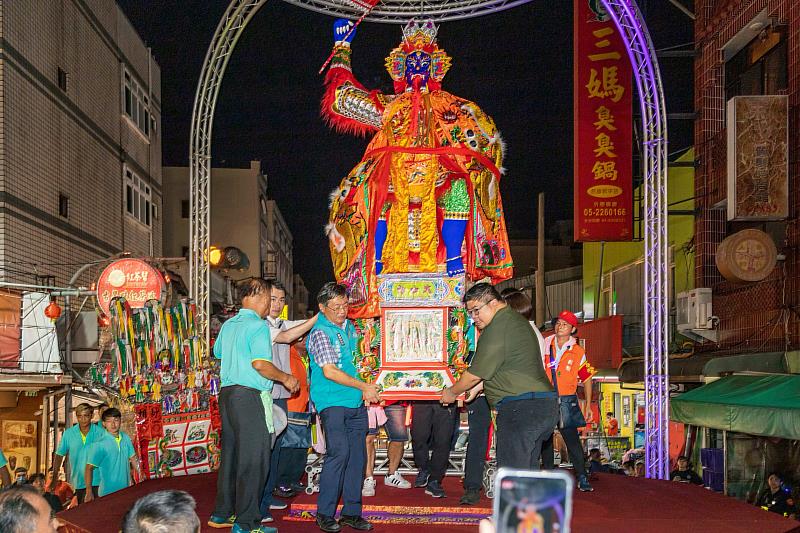 大士爺祭 14日深夜火化升天