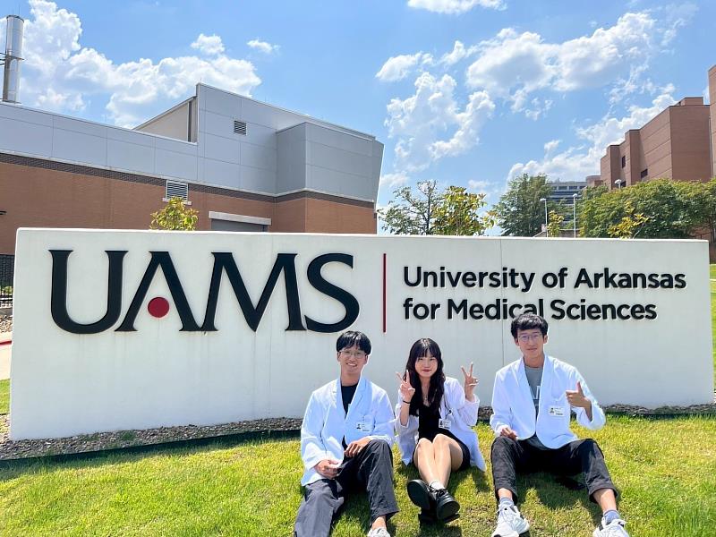 高醫大藥學系學生赴美國阿肯色州醫學科學大學UAMS實習