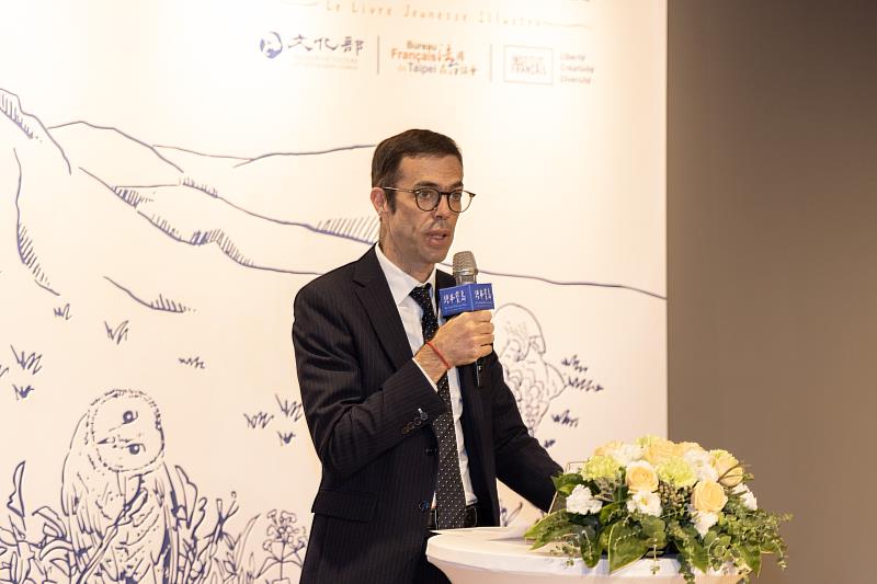 法國在臺協會主任龍燁(Franck Paris)表示,童書繪本在思想、歷史與價值觀扮演重要的核心角色,期待透過匯聚法國與臺灣的專業人士進行研討,進而開展雙方更多合作計畫的可能。