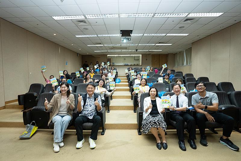 中國文化大學首度開辦的「樂齡大學」開學，首屆即吸引不少銀髮學員踴躍報名，展現校園資源整合與社會教育推廣的成果。