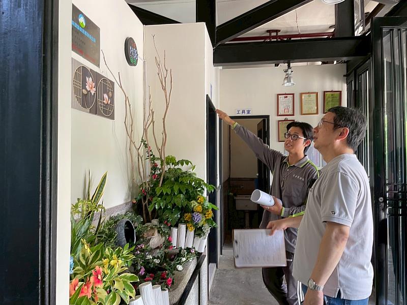 靜心湖公廁設有使用濕度系統感測，提供民眾優質清新安全及舒適的如廁環境