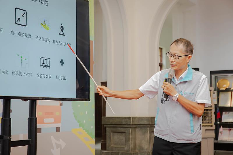 交通處長倪茂榮簡報