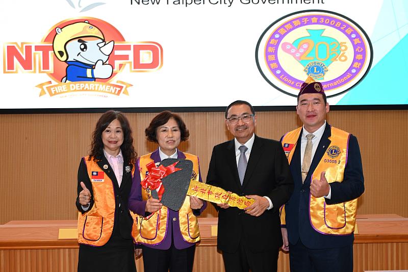 侯友宜市長代表受贈3輛災情勘查車