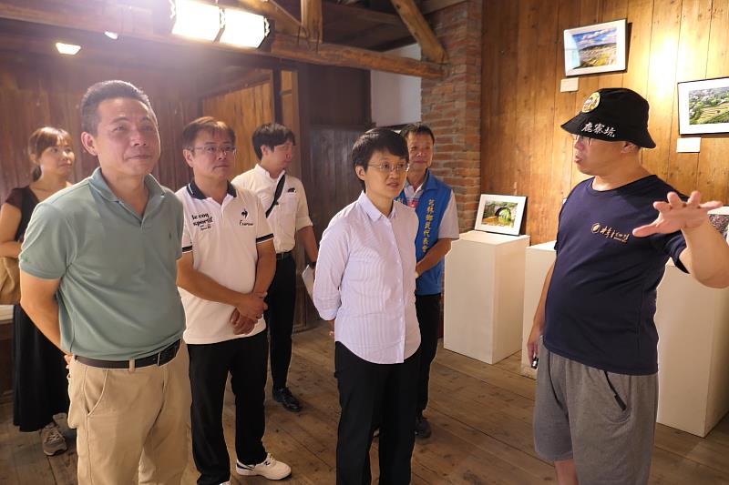 圖2 古主委訪視新竹縣歷史建築「芎林金玉豐精米所」