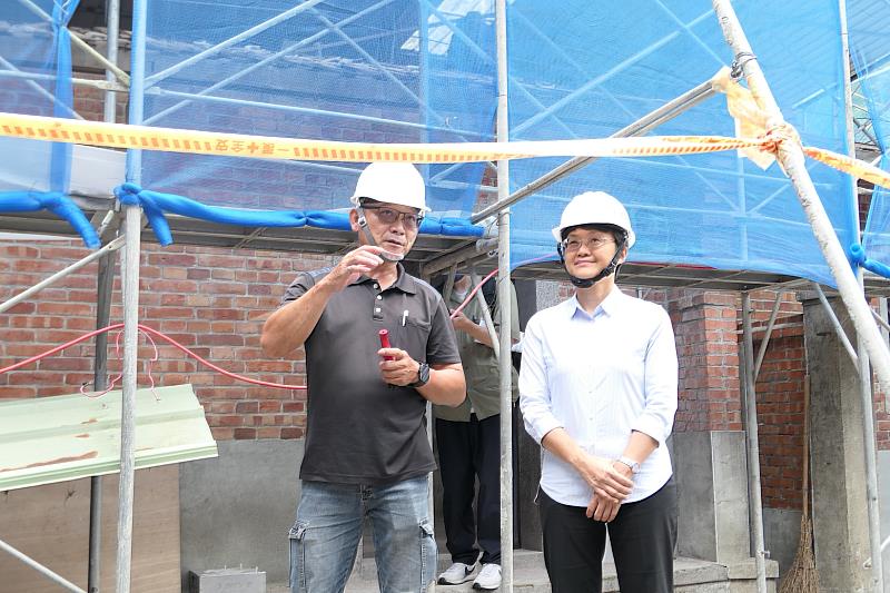 圖3 古主委來到新竹縣縣定古蹟鍾屋夥房訪視