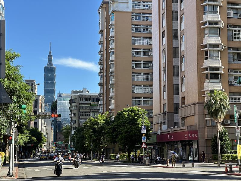 民生社區支撐房價的因素,除了穩定客群外,生活氛圍、學區與交通便利性也是關鍵。