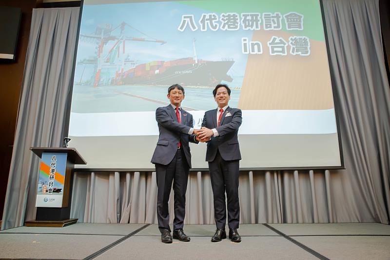 邱臣遠代理市長前往「八代港研討會」致意